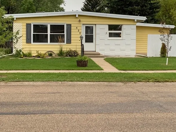 522 25th Ave NW, Minot, ND 58703