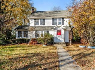 20 Wood Ave, Amityville, NY 11701
