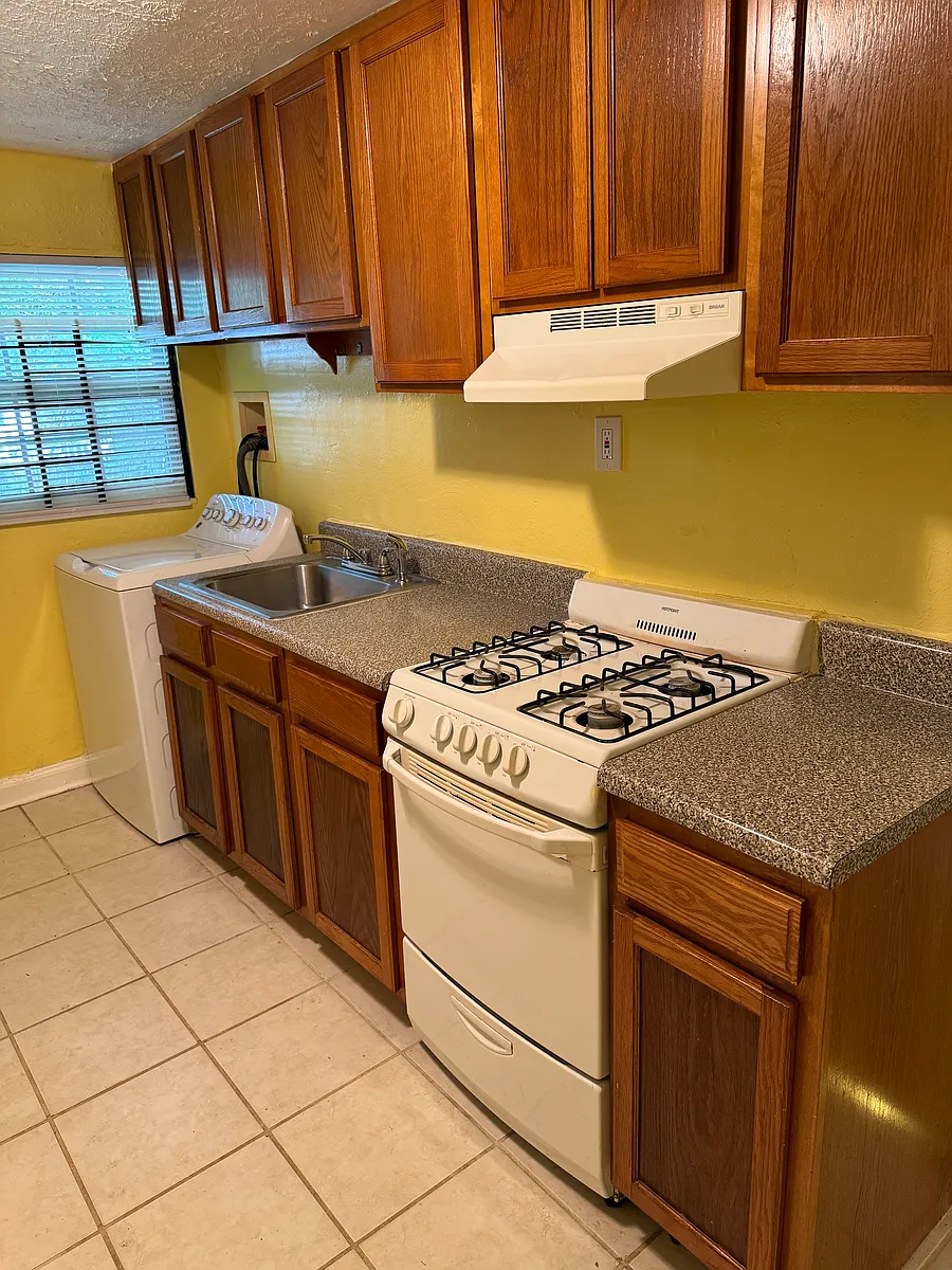 Building Photo - 1517 1st St NE #1
