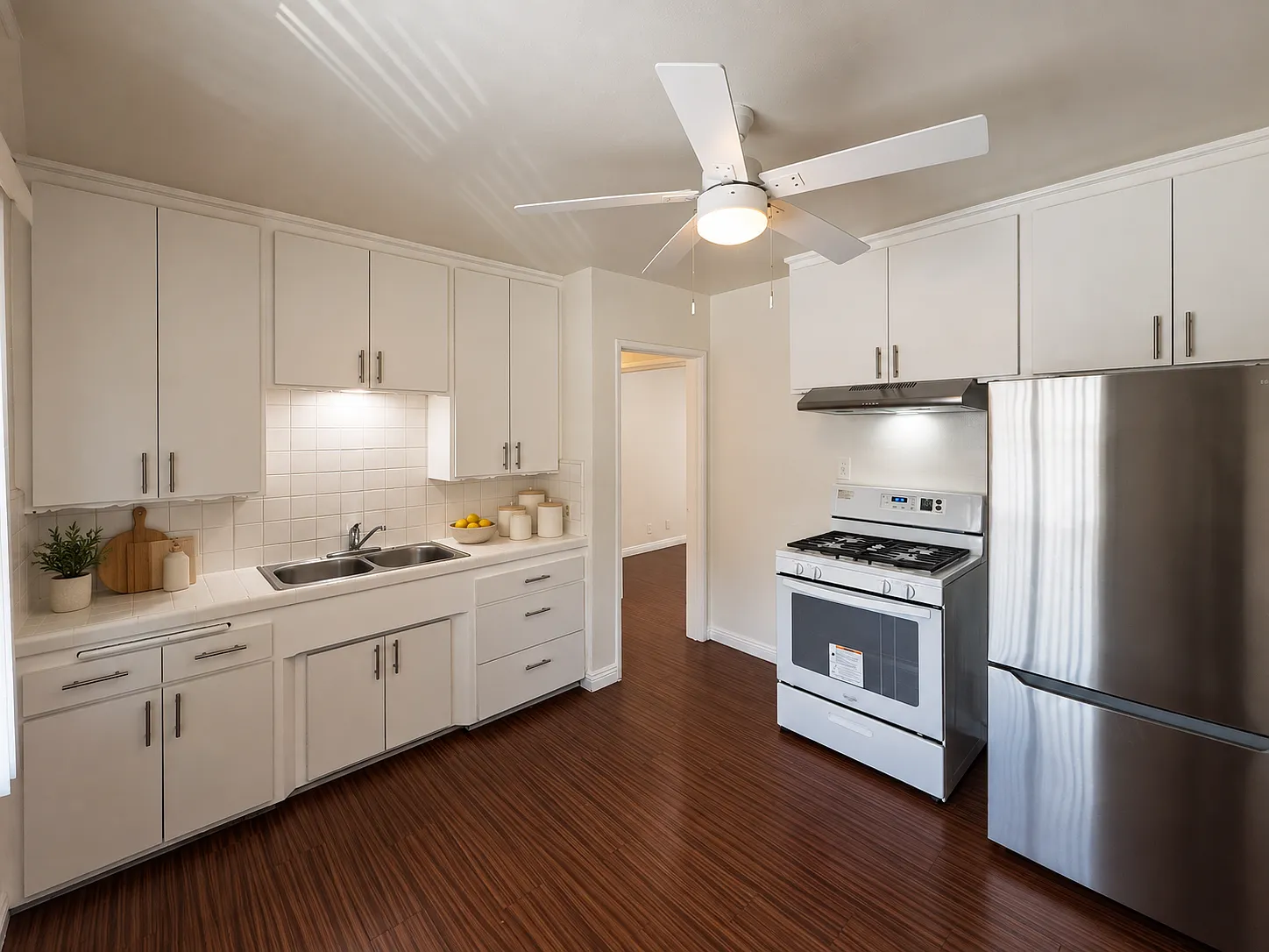 2 bed, 700 sqft, $2,450 — Photo 2