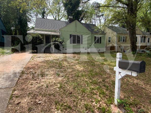 390 Hillside Dr SW