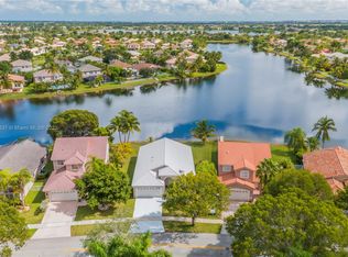 961 SW 176th Ave, Pembroke Pines, FL 33029