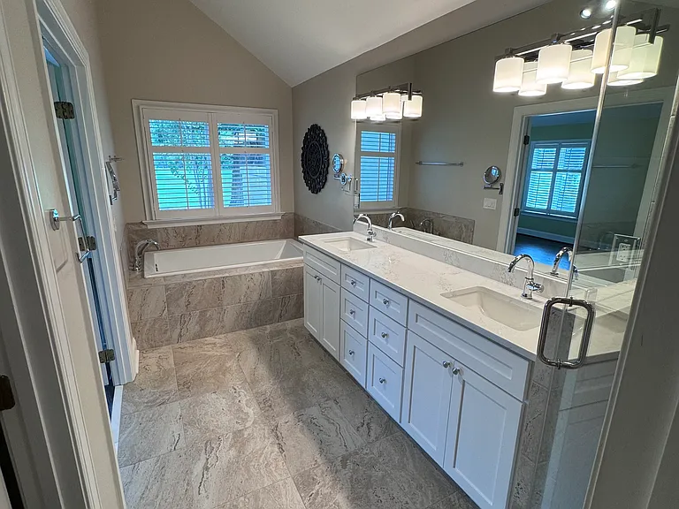 Master on-suite bath with extra large garden tub.