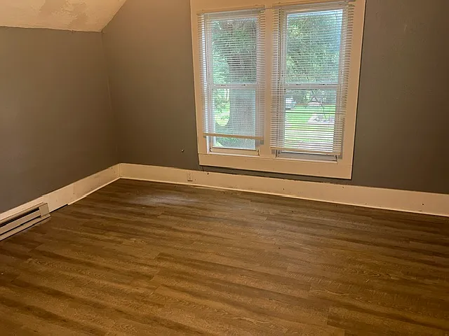 504 E Race St — Photo 21