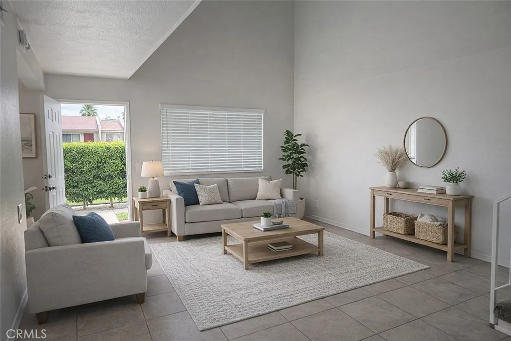 3 bed, 1000 sqft, $2,195 — Photo 2