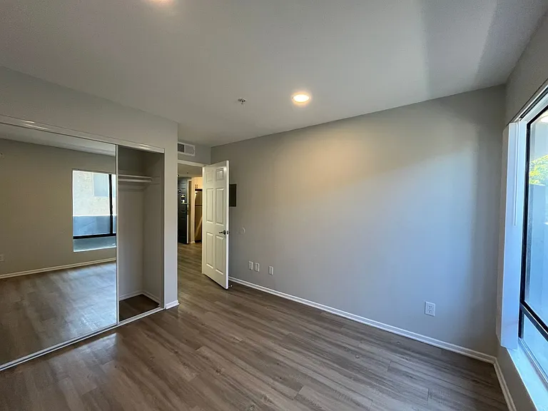 315 Virgil — Photo 20
