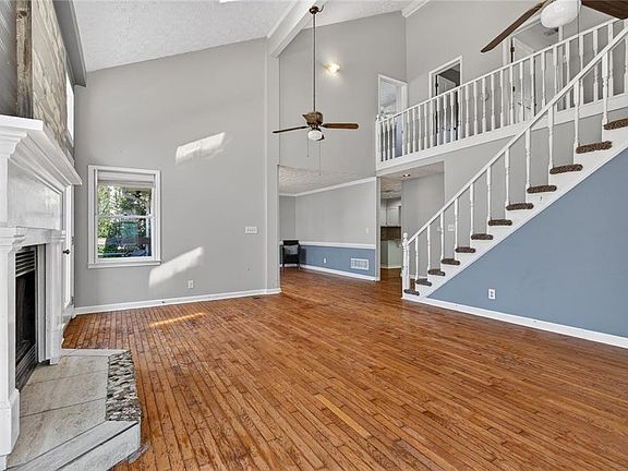 3rd image of 10083 Lakeview Pkwy