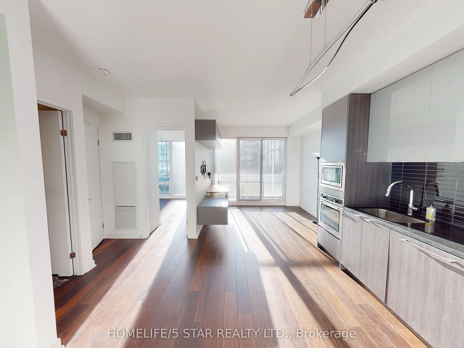King Blue Condominiums — Photo 3