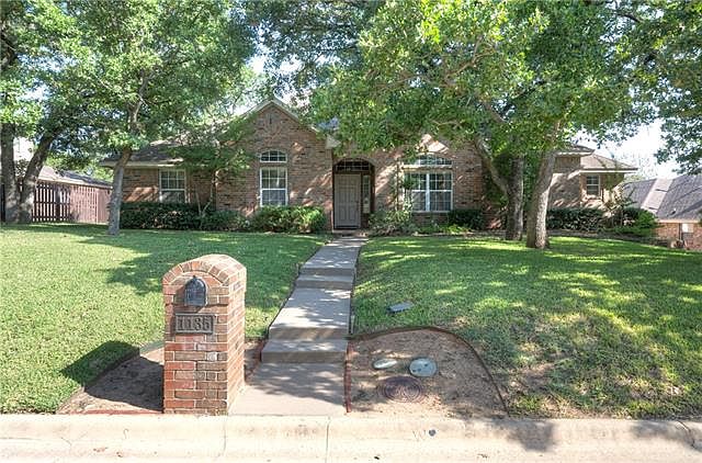 1st image of 1135 Bent Oaks Dr