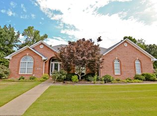 302 Dunolly Ln, Florence, AL 35633