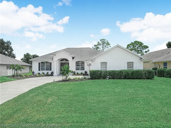 2910 Meadowood Ln, Sebring, FL 33875