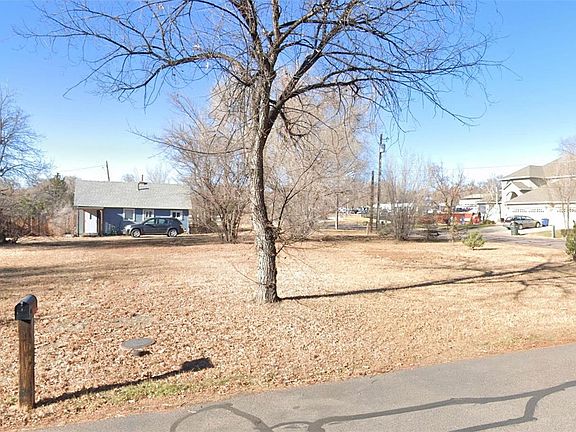 3rd image of 765 Emerald Lane
