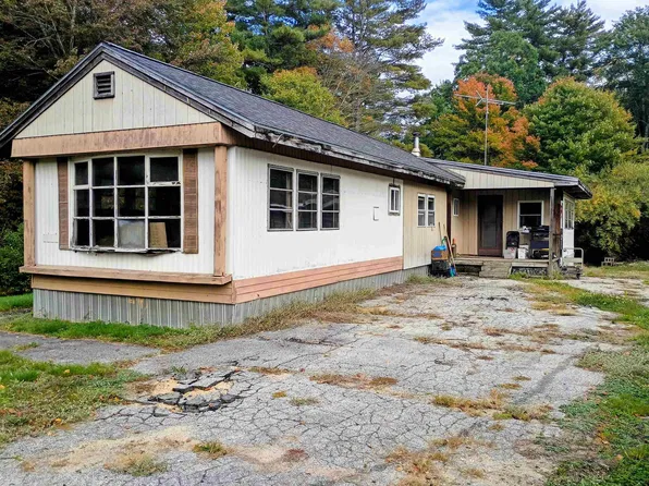 8 Darren Drive, Raymond, NH 03077