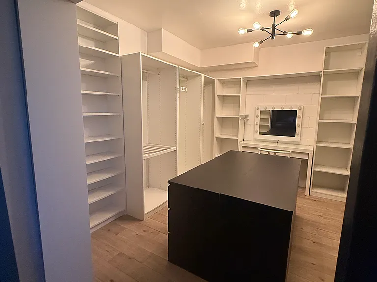 Walk in closet