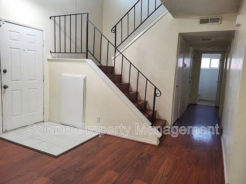 4 bed, 2.5 bath, 1256 sqft, $2,995 — Photo 3