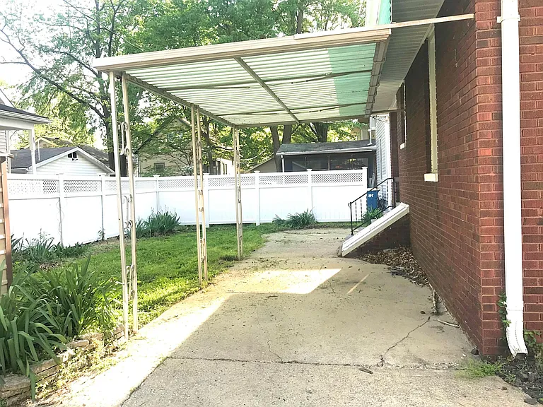 610 Hillsboro Ave — Photo 15
