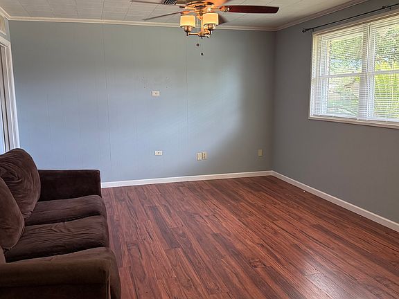 5th image of 649 Mary Ann St