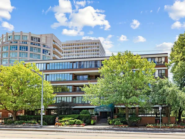 349 Saint Clair Ave W #404, Toronto, ON M5P 1N3