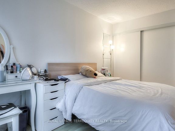 5th image of 763 Bay St #708