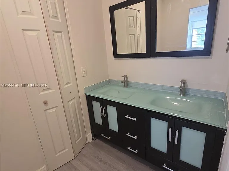 2025 NE 164th St #309 — Photo 9