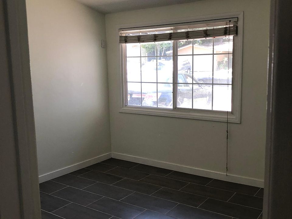 1st image of 1623 E Autumn Dr