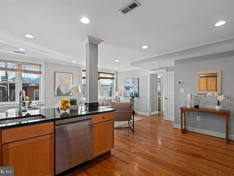 1301 S Carolina Ave SE #7 — Photo 6