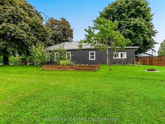 3rd image of 2237 Pinegrove Rd