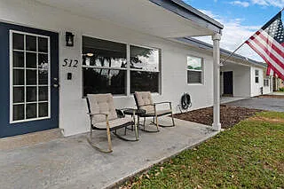512 NE 12th Ave — Photo 2