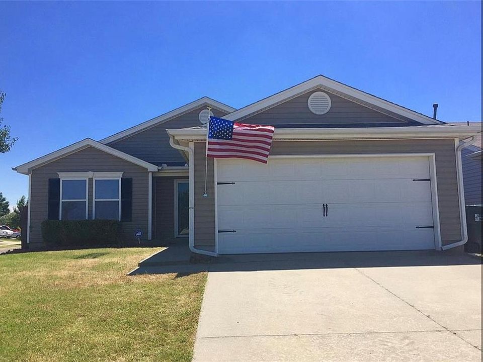 1st image of 410 Calla Lily Ln