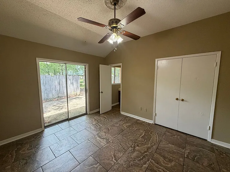 1695 Ravenwood Ln — Photo 9