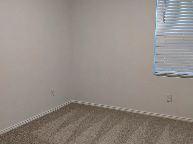 1512 Silver Oak Ln — Photo 13