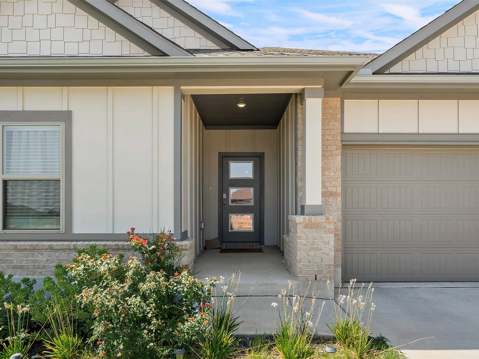 3 bed, 2.0 bath, 1446 sqft, $1,795 — Photo 2