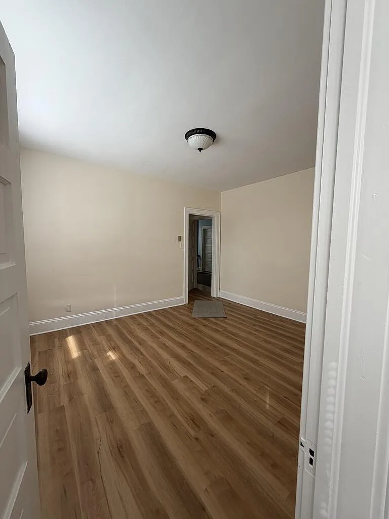1 bed, 1.0 bath, 550 sqft, $950 — Photo 3