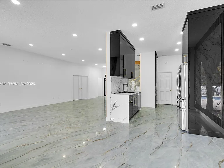 758 Lake Wellington Dr — Photo 13