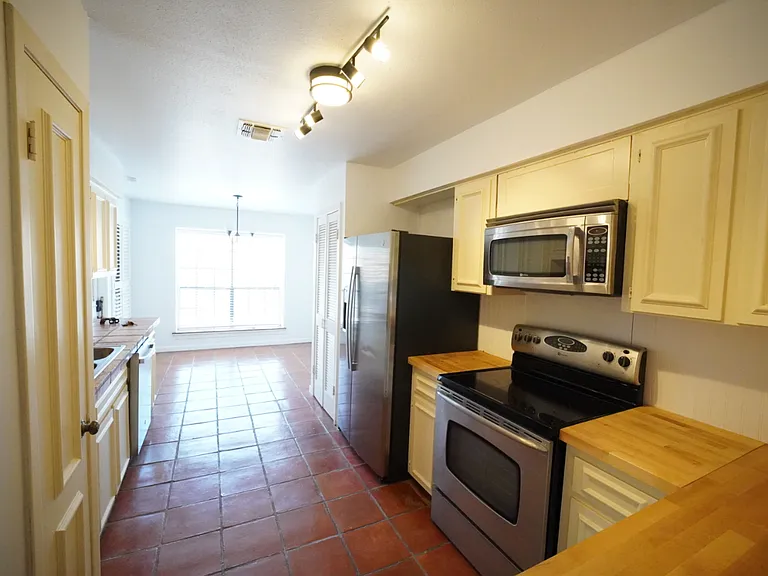7926 Broadway St #102 — Photo 5