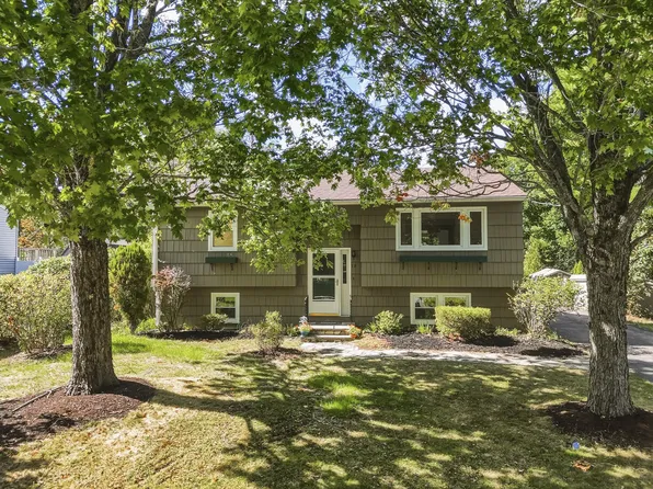 19 Ellen Circle, Yarmouth, ME 04096