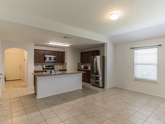 5th image of 2804 Englenook Dr