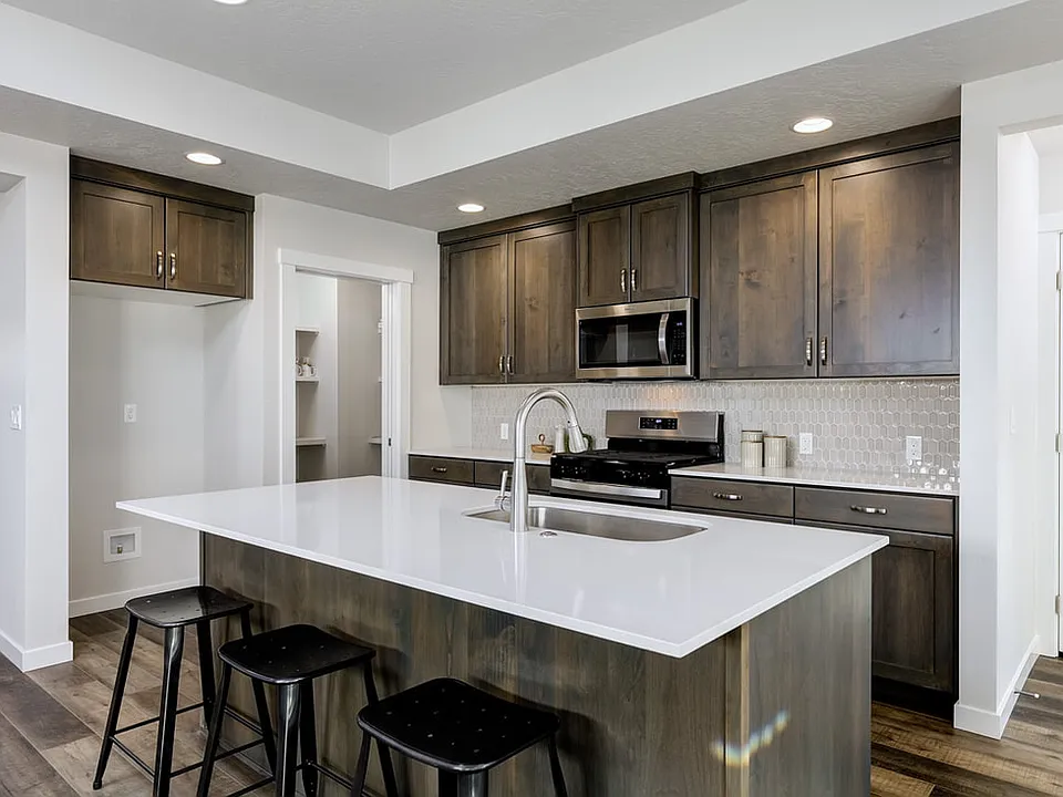 112 W Radiant Ridge Dr