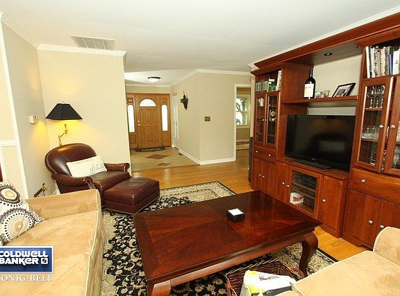 5th image of 1005 N Oakwood Dr