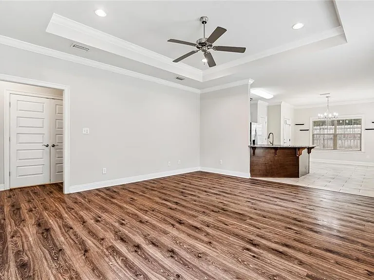 856 Linlen Ave — Photo 2