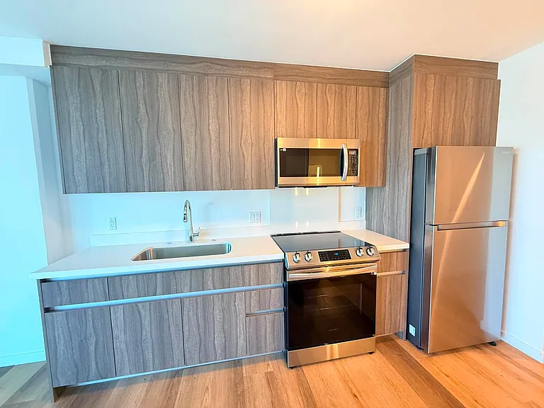 1515 Liona St #708 — Photo 4