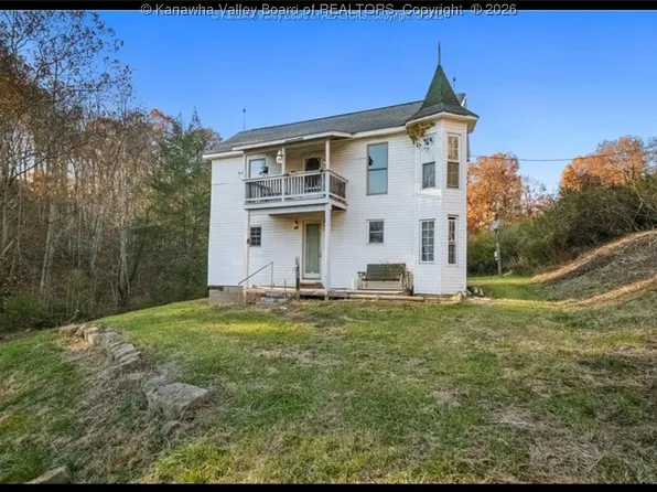 12555 McLane Pike, Liberty, WV 25124