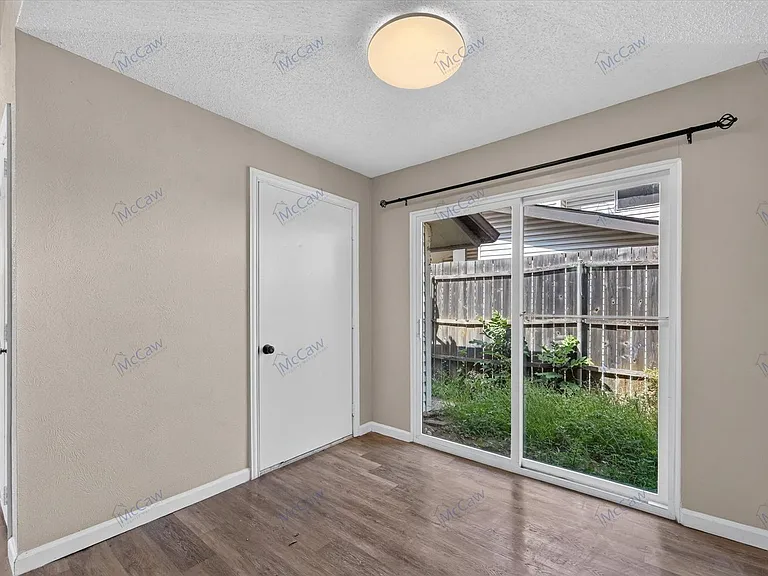 708 Baruna Cir — Photo 9