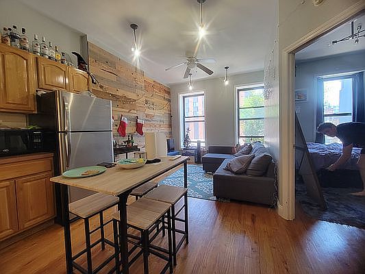 1st image of 948 Atlantic Ave #3