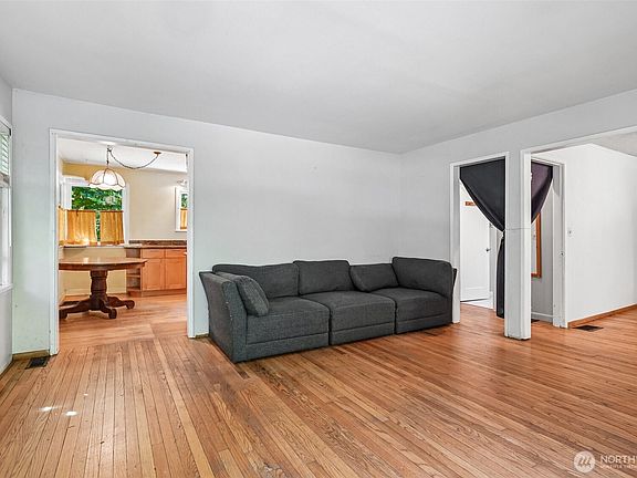 5th image of 8555 30th Avenue NW