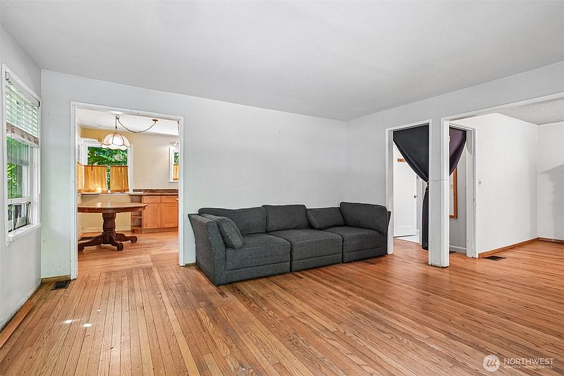 5th image of 8555 30th Avenue NW