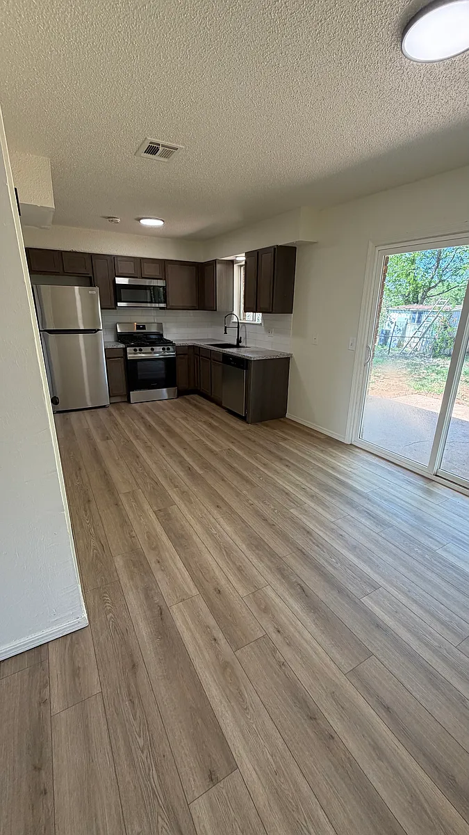 Building Photo - 3121 Lazy Ln