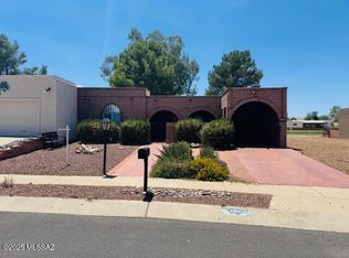 136 E Paseo De Golf, Green Valley, AZ 85614