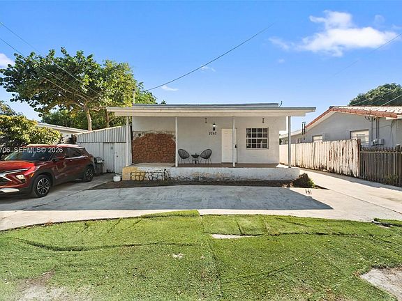 3rd image of 2262 NW 4th St