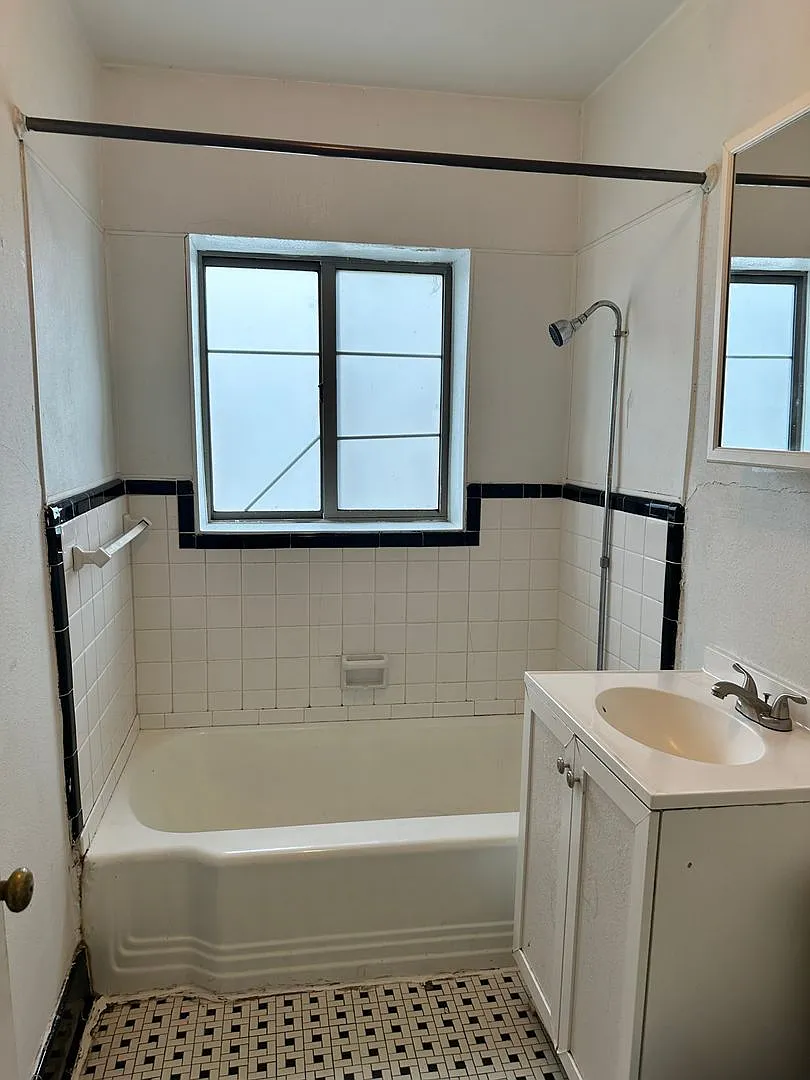 LIT-818 Cumberland Apartments — Photo 3